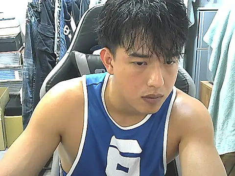 Snapshot of hunterXhan chatting on 11-18-25, 02:31 hunterXhan online show from 11-18-25, 02:31