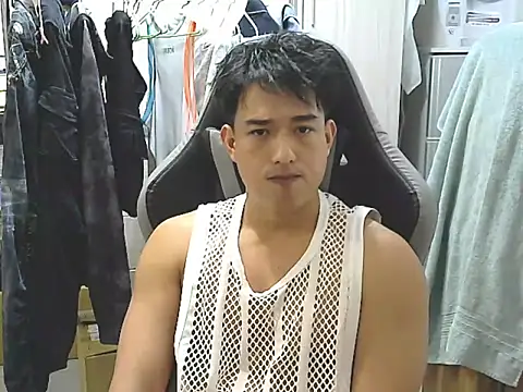 Snapshot of hunterXhan chatting on 11-04-25, 01:26 hunterXhan online show from 11-04-25, 01:26