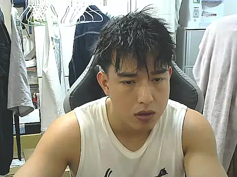 Snapshot of hunterXhan chatting on 09-22-25, 01:06 hunterXhan online show from 09-22-25, 01:06