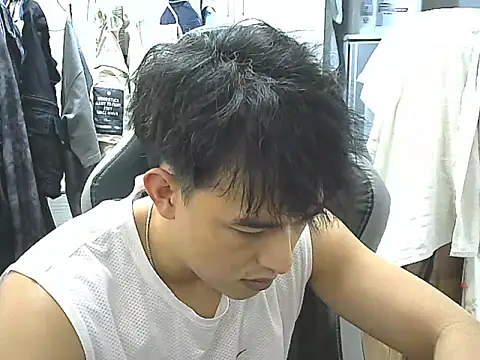 Snapshot of hunterXhan chatting on 11-11-25, 01:39 hunterXhan online show from 11-11-25, 01:39