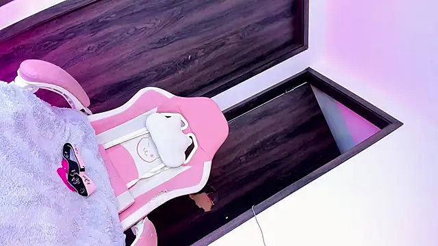 Flora Minx online show from 11-11-25, 10:32