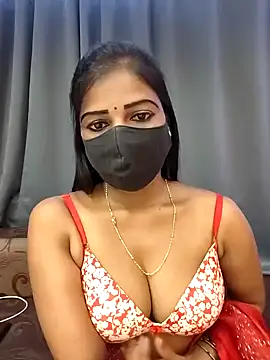 Snapshot of Misss-julli chatting on 10-31-25, 07:16 Misss-julli online show from 10-31-25, 07:16