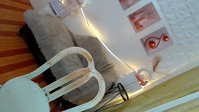 Snapshot of Lilly-lou chatting on 05-05-26, 04:48 Lilly-lou online show from 05-05-26, 04:48