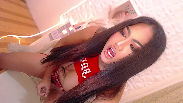Snapshot of Lilly-lou chatting on 04-26-26, 03:59 Lilly-lou online show from 04-26-26, 03:59