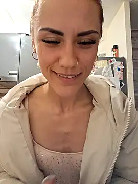 Snapshot of SlimBellaa chatting on 09-21-25, 11:10 SlimBellaa online show from 09-21-25, 11:10