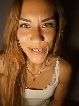 Snapshot of SlimBellaa chatting on 09-11-25, 09:15 SlimBellaa online show from 09-11-25, 09:15