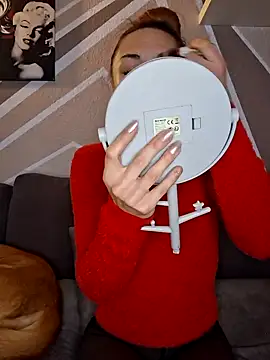 Snapshot of SlimBellaa chatting on 12-19-25, 07:38 SlimBellaa online show from 12-19-25, 07:38