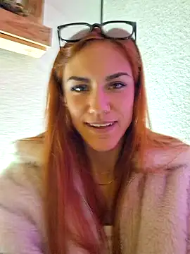 Snapshot of SlimBellaa chatting on 10-22-25, 08:30 SlimBellaa online show from 10-22-25, 08:30