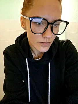 Snapshot of SlimBellaa chatting on 10-25-25, 12:39 SlimBellaa online show from 10-25-25, 12:39