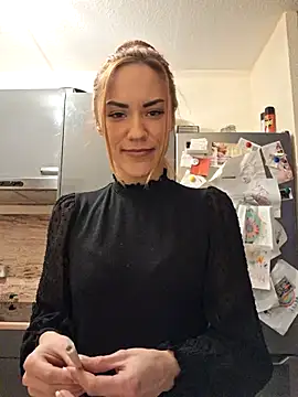 Snapshot of SlimBellaa chatting on 11-23-25, 10:42 SlimBellaa online show from 11-23-25, 10:42