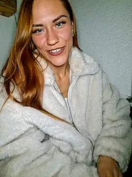 Snapshot of SlimBellaa chatting on 10-06-25, 08:09 SlimBellaa online show from 10-06-25, 08:09