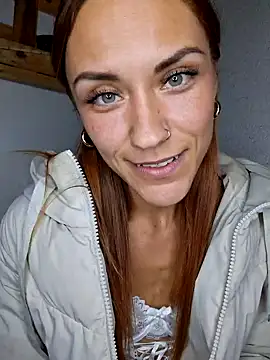 Snapshot of SlimBellaa chatting on 09-30-25, 09:32 SlimBellaa online show from 09-30-25, 09:32