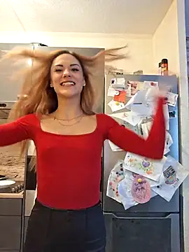 Snapshot of SlimBellaa chatting on 01-06-26, 01:48 SlimBellaa online show from 01-06-26, 01:48