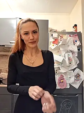 Snapshot of SlimBellaa chatting on 12-21-25, 09:37 SlimBellaa online show from 12-21-25, 09:37