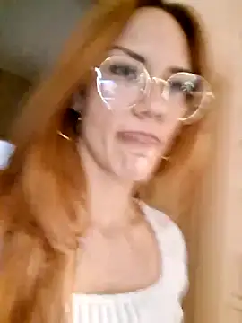 Snapshot of SlimBellaa chatting on 12-18-25, 03:27 SlimBellaa online show from 12-18-25, 03:27