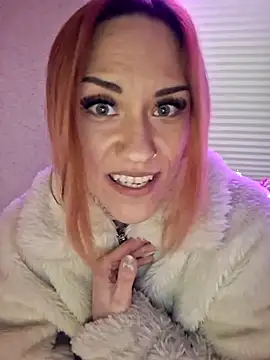 Snapshot of SlimBellaa chatting on 12-17-25, 10:04 SlimBellaa online show from 12-17-25, 10:04