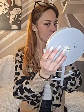 Snapshot of SlimBellaa chatting on 01-08-26, 03:29 SlimBellaa online show from 01-08-26, 03:29