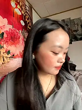 Julia-Elsa online show from 10-07-25, 04:13