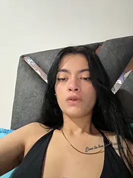 Snapshot of LiaCollings chatting on 10-17-25, 11:12 LiaCollings online show from 10-17-25, 11:12