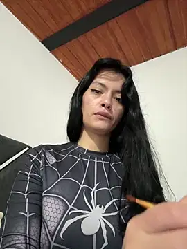 Snapshot of LiaCollings chatting on 05-18-26, 11:04 LiaCollings online show from 05-18-26, 11:04