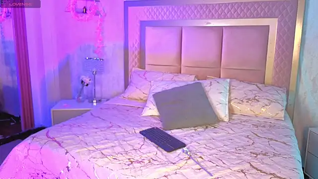 AlanaOdison online show from 10-31-25, 08:05