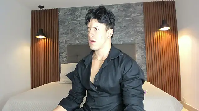 Snapshot of MaxCooper1 chatting on 10-13-25, 08:10 MaxCooper1 online show from 10-13-25, 08:10