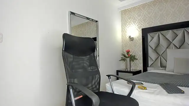 Layla Mackenzie online show from 09-13-25, 04:23