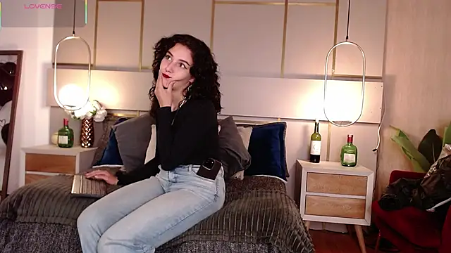 Snapshot of Lina_Montclair chatting on 11-13-25, 07:29 Lina Montclair online show from 11-13-25, 07:29