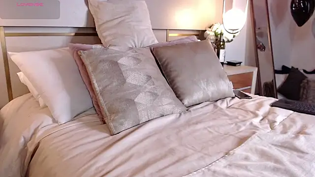 Lina Montclair online show from 11-05-25, 07:28