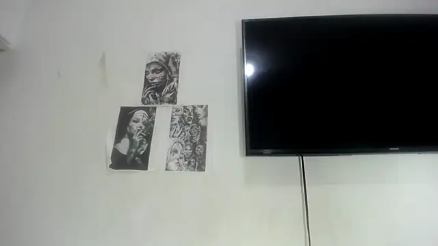 Snapshot of Foxy_Lovex chatting on 09-19-25, 01:42 Foxy Lovex online show from 09-19-25, 01:42