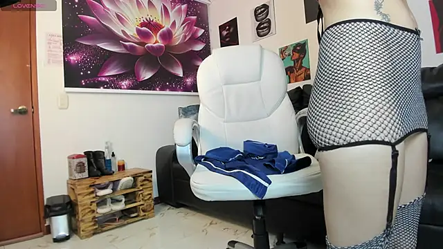 lycoris 19 online show from 10-10-25, 08:31