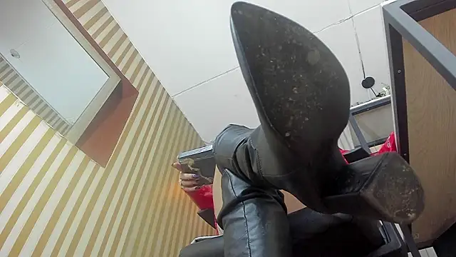 Scarlett Barnes online show from 03-26-26, 12:25