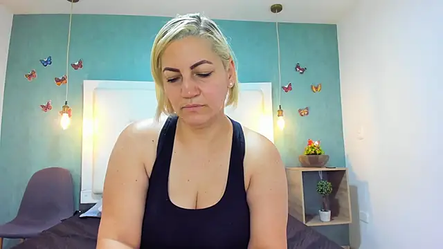 Snapshot of Heidy_milf chatting on 09-23-25, 08:27 Heidy milf online show from 09-23-25, 08:27