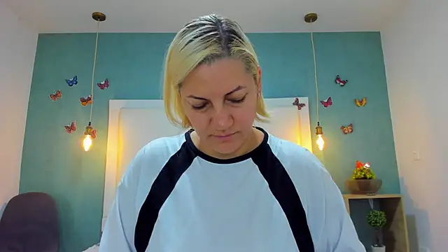 Snapshot of Heidy_milf chatting on 10-08-25, 07:58 Heidy milf online show from 10-08-25, 07:58