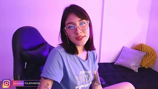 Yulienneg online show from 11-19-25, 02:44