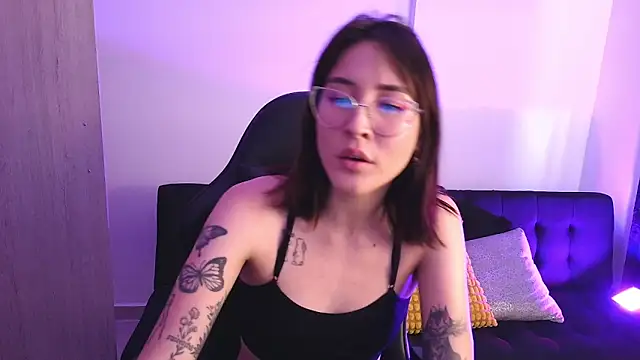 Yulienneg online show from 11-28-25, 08:53