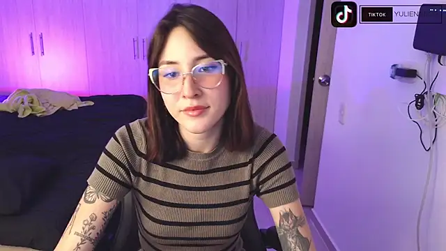 Yulienneg online show from 11-09-25, 01:31