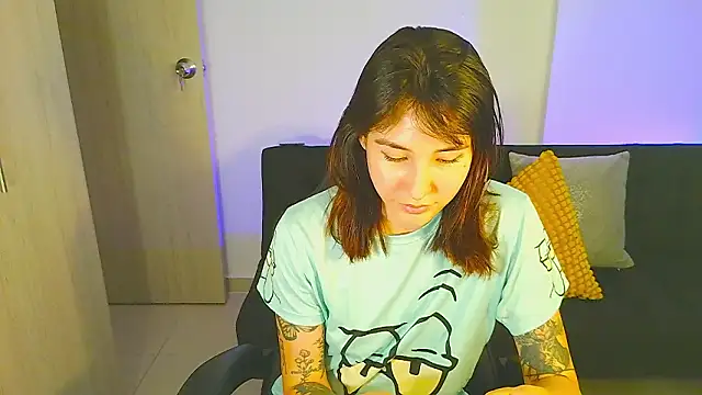 Yulienneg online show from 02-13-26, 01:38