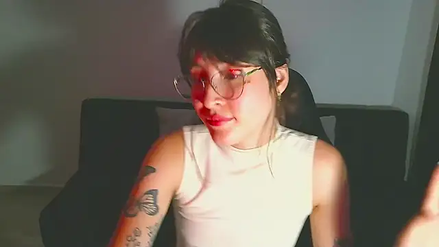 Yulienneg online show from 04-29-26, 01:10