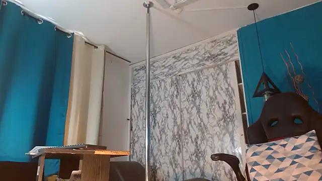 hanna mooreee online show from 11-24-25, 06:30