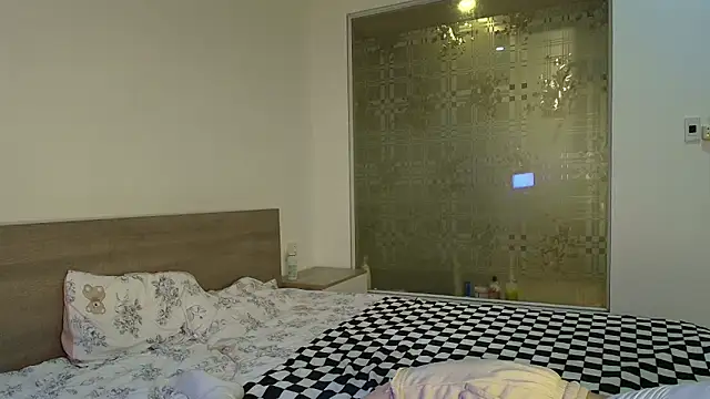 Snapshot of littlemolly11 chatting on 09-19-25, 12:31 littlemolly11 online show from 09-19-25, 12:31