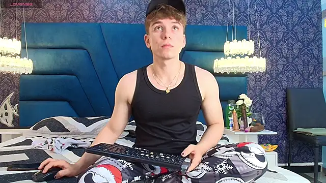 TaylerWhite online show from 12-22-25, 11:54