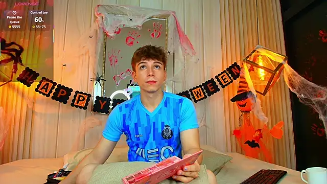 TaylerWhite online show from 10-27-25, 12:28