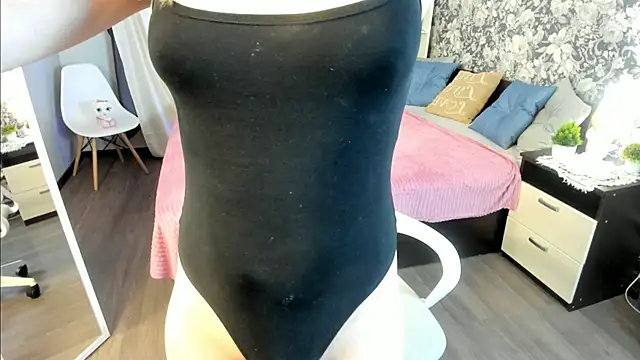 Laila Blarr online show from 03-27-26, 12:06