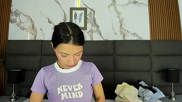 Snapshot of Sophie_Calloway chatting on 03-27-26, 02:51 Sophie Calloway online show from 03-27-26, 02:51