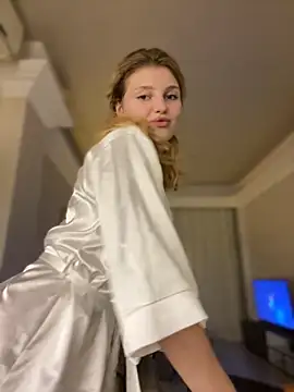 Emaline Fane online show from 10-26-25, 05:46