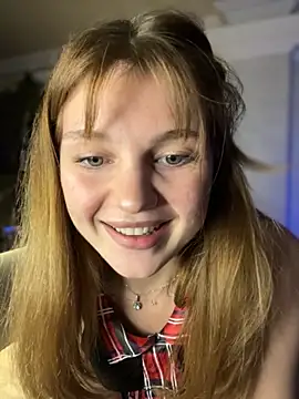 Snapshot of Emaline_Fane chatting on 06-07-26, 06:35 Emaline Fane online show from 06-07-26, 06:35