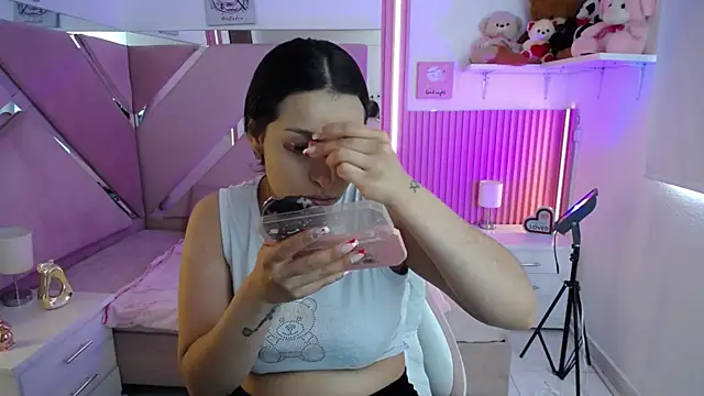 Mia garcia28 online show from 12-01-25, 07:48