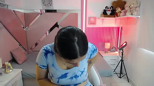 Mia garcia28 online show from 06-06-26, 01:49