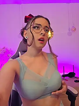 Mia wee online show from 02-20-26, 06:54